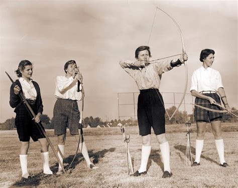 34 Vintage Photos Of Beautiful Women Archers From The Mid 20th Century