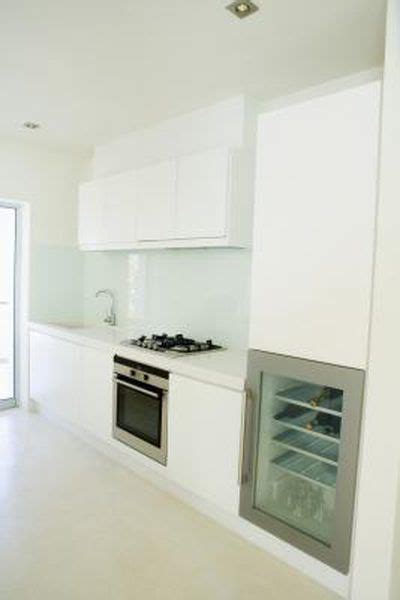 You replace or refinish only the face of the cabinets, meaning the doors, drawer fronts, and any part of the cabinet facing before you start refacing cabinets, it's crucial to know what you're getting into. How to Fix a Peeling Laminate Cabinet Door | Laminate ...