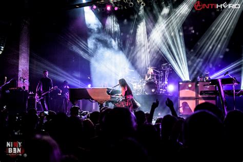 Concert Review Evanescence At The Paramount In Huntington Ny