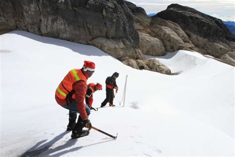 We cater for skiers and families of all ages and skiing abilities, corporate sk. Pt Pt Ski Gunung Putri - September 2019 Partai Keadilan ...