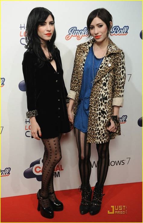 The Veronicas Lisa Origliasso With Her Twin Sister Jessica Origliasso Fashion Her Style