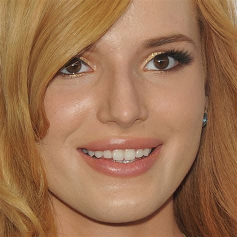 Bella Thorne Makeup Beige Eyeshadow And Red Lipstick Steal Her Style