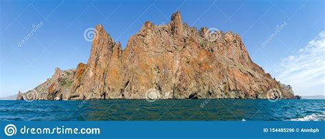 Questa specie è nota per le sue capacità di perforare le rocce calcaree, dove vive, mediante un secreto a base di acido solforico o di mucoproteine neutre, che corrode la roccia. Panorama Del Massiccio Della Roccia Dell'origine Vulcanica ...