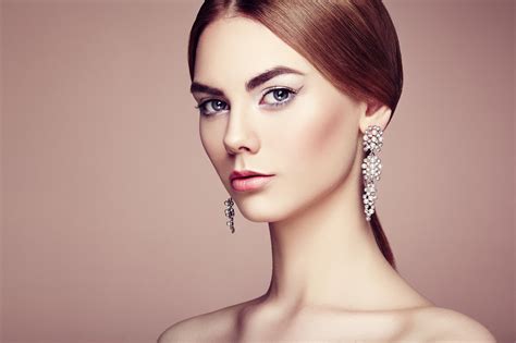 Images Makeup Beautiful Girls Earrings Glance Colored Background