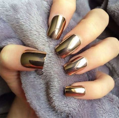 Un salpicado de dorado sobre negro. Decoración uñas 2017 | Franquicias D-uñas