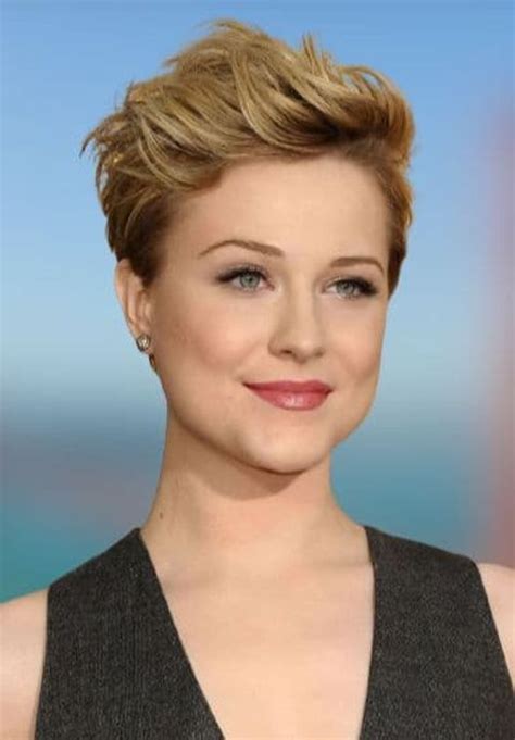 But don't even think about choosing straight bangs and other horizontal lines. Best hairstyles for women with round faces in 2021-2022
