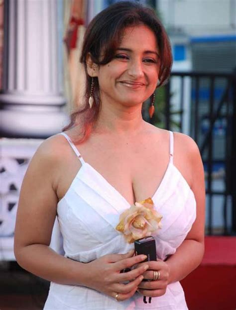 Indian Actress Actress Divya Dutta Showing Her Boobs Cleavages