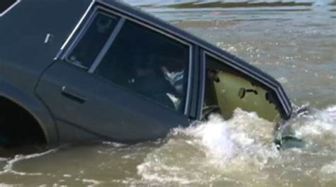 Heres What You Should Do If You Find Yourself Trapped In A Sinking Car