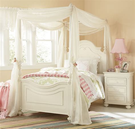 Amber Twin Canopy Bed Antique White Leons