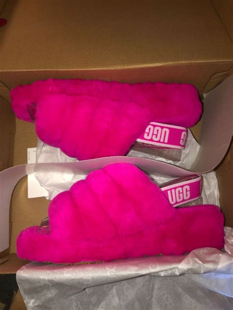 Pin By Queen👑 On Kicks In 2020 Pink Ugg Slippers Pink Uggs Ugg Slippers