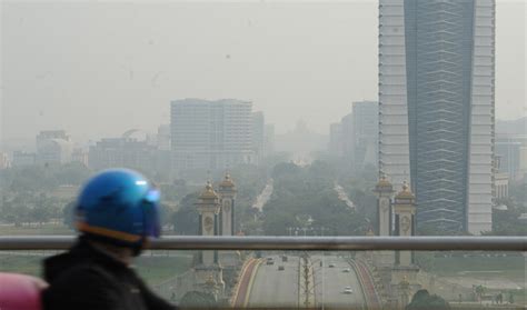 The government said the haze was caused by smoke from neighbouring indonesia, where over one the malaysian government has issued half a million face masks for residents in sarawak. Govt's eye clinics record 30% spike in patients as haze ...