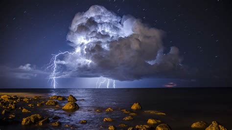 Papéis De Parede Tempestade Relâmpago Mar Pedras 3840x2160 Uhd 4k Imagem