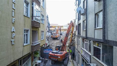 Geçtiğimiz aralık ayında mali şube müdür yardımcılığı görevinden terfi ederek silivri i̇lçe emniyet müdürlüğü görevine atanan 3. silivri-eski-ilce-emniyet-binasi-yikildi.jpg