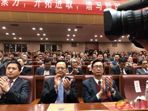 Guangdong (alternately romanized as canton province or kwangtung) is a coastal province in south china on the north shore of the south china sea. 周星馳出席廣東省政協會議 - 香港文匯網