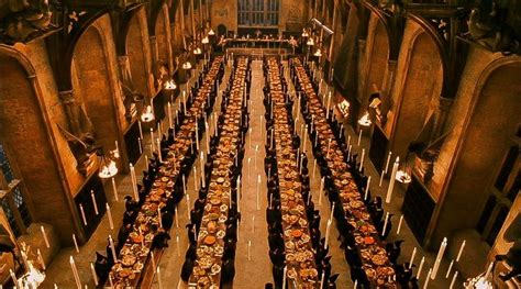 pin by anonym anonym on dr harry potter feast hogwarts great hall harry potter aesthetic