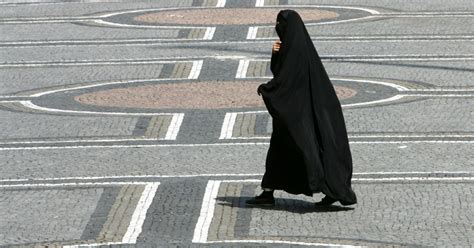 Staatsschutz Prüft Niqab Trägerin Verprügelt Dessous Verkäuferin Kroneat