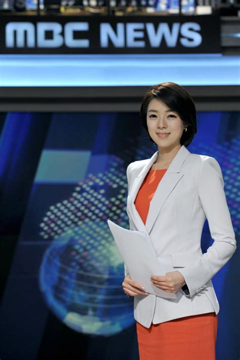 Rt @smile_ystkyrk 배현진 아나운서 복귀를보고. MBC'뉴스데스크' 새 안방마님 배현진 "친근함과 신뢰성있는 ...