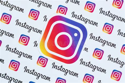 Patrón De Instagram Impreso En Papel Con Pequeños Logos E Inscripciones