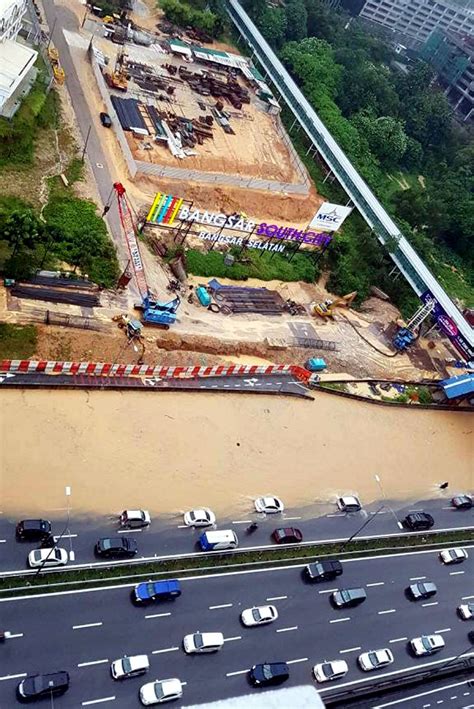 Gombak river merges with the klang river. Construction project implicated in Federal Highway flood ...