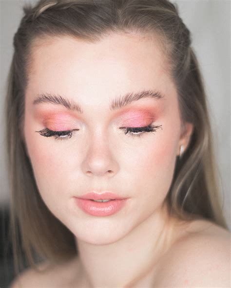 How To Make A Pink Eyeshadow Look Wearable And Effortlessly Chic