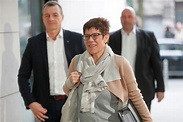Крамп-Карренбауэр стала новым председателем партии Меркель - RU.DELFI