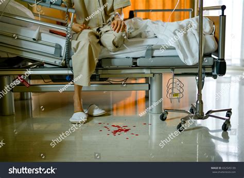 Sick Patient Hospital Bed Blood On 스톡 사진 652545139 Shutterstock
