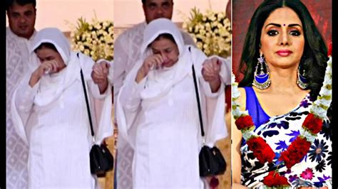 Farida Jalal Breaks Down At Shammi Aunty Prayer Meet Youtube