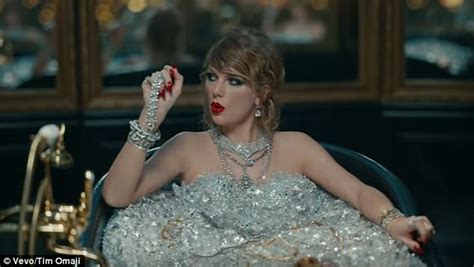 Revenge Doesn T Suit You Boo Fans Come For Taylor Swift Over New Music Video