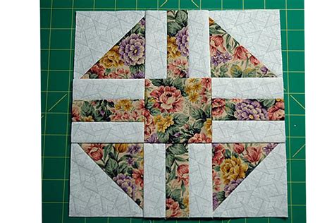 Paths And Stiles An Easy Quilt Block Pattern This Is A Pretty Block