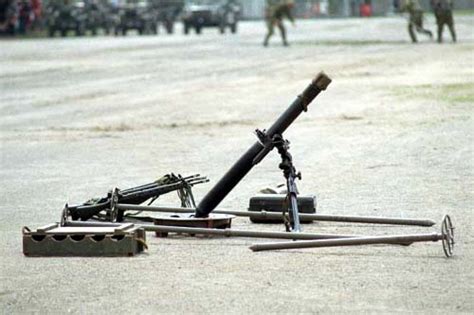 陸上自衛隊装備 迫撃砲 81mm迫撃砲（l16） 練馬駐屯地 2004年4月11日