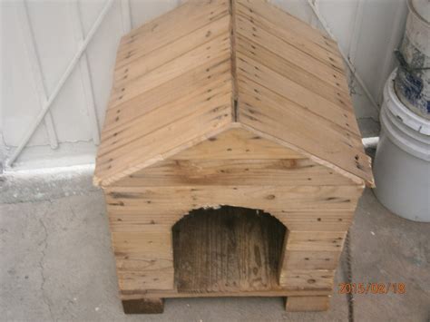 En el catálogo de tiendanimal tenemos todos los productos y accesorios que necesitas para que tu mascota se sienta la reina de su casa. Casita Para Perro De Madera - $ 350.00 en Mercado Libre