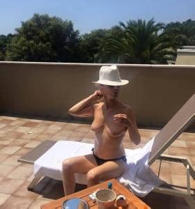 Patty Pravo Senza Veli A Anni Si Mostra In Topless Foto Ladyblitz
