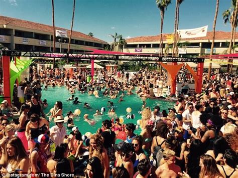 20000 Lesbians Flood Palm Springs For Dinah Shore Weekend