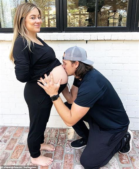 Shawn Johnson Squeezes Into Her 2008 Beijing Olympics Leotard At 40 Weeks Pregnant Daily Mail