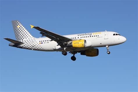 Flyingphotos Magazine News Vueling A319 100 Ec Jve