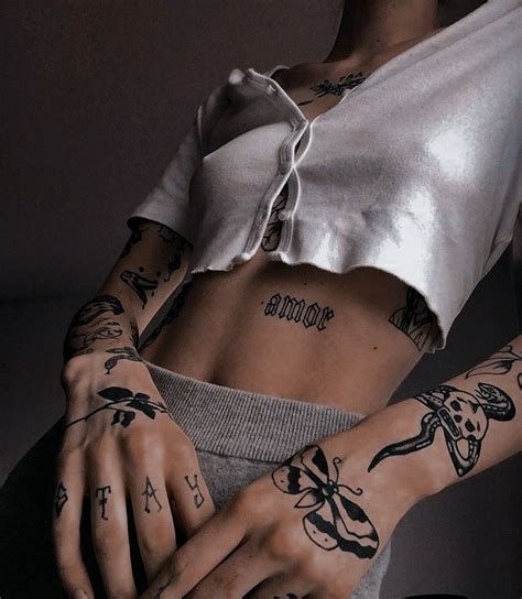 Pin De Em Em Meninas Com Tatuagem Tatuagens