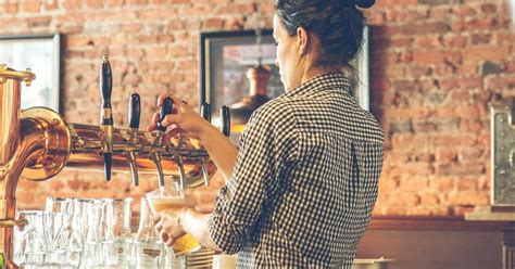 10 things you need to know before becoming a bartender