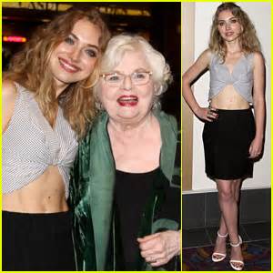Imogen Poots Bares Midriff For Country Called Home Premiere Imogen Poots June Squibb Just