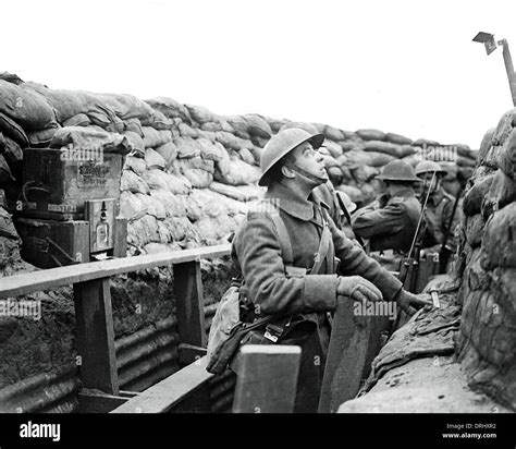 British Soldier In Trench With Periscope Ww1 Stock Photo Alamy