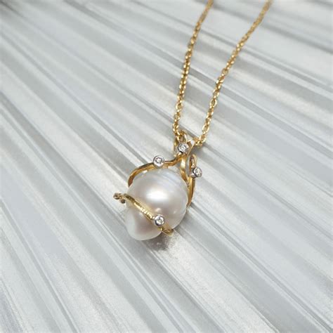 18ct Two Tone Cascading Baroque White South Sea Pearl Diamond Necklace