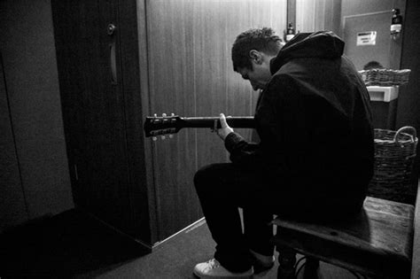 리암 갤러거 (liam gallagher) 인터뷰 gif. '리암 갤러거', 인간 리암 갤러거의 반전 매력 어록