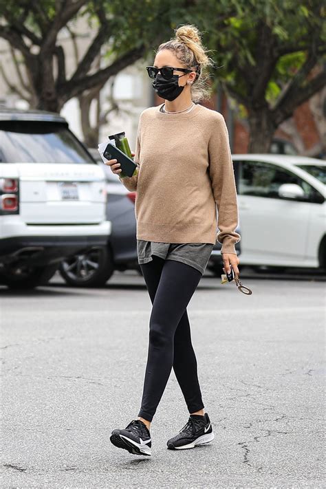 Nicole Richie Stops By The Market In Beverly Hills Gotceleb