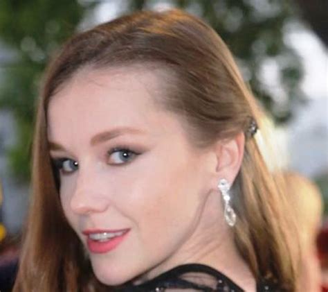 Emily Bloom Biographywiki Age Height Career Photos And More
