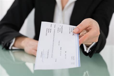 Should You Pay By Check Or Direct Deposit What Employees Prefer