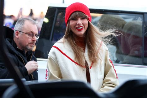 Taylor Swift Bundles Up In Chiefs Colors At Buffalo Bills Playoff Game