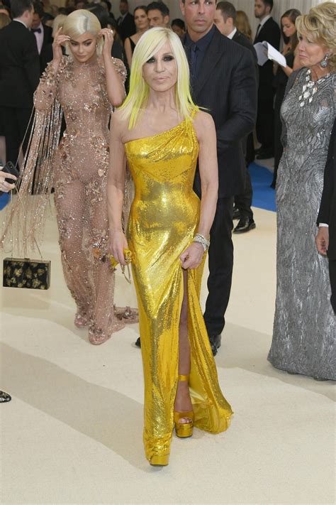 Donatella Versace At The Vanity Fair Oscars Afterparty 2020 Artofit