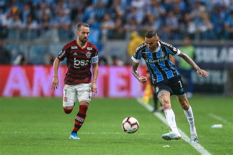 Grêmio x goiás _ lance 13. Em casa, Grêmio arranca empate com o Flamengo na 1ª ...