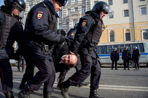 Hundreds Detained In Moscow Protest Of Government Corruption
