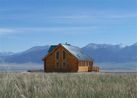 Here in montana log cabin kits are very popular. Log Homes 1,000 to 2,000 Square Feet : Cowboy Log Homes