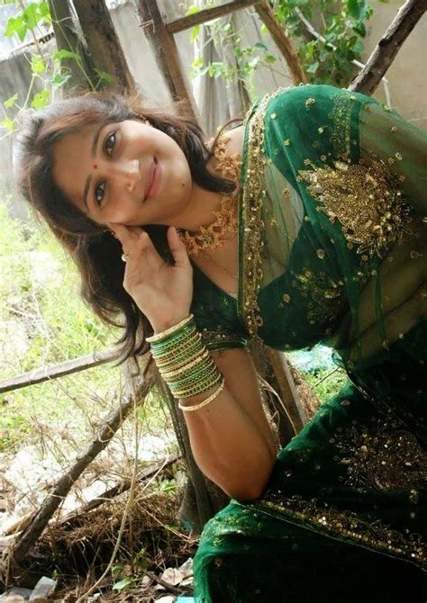 Indian Bhabhi Beautiful Selfie In Saree ♥ Desi Girls ♥